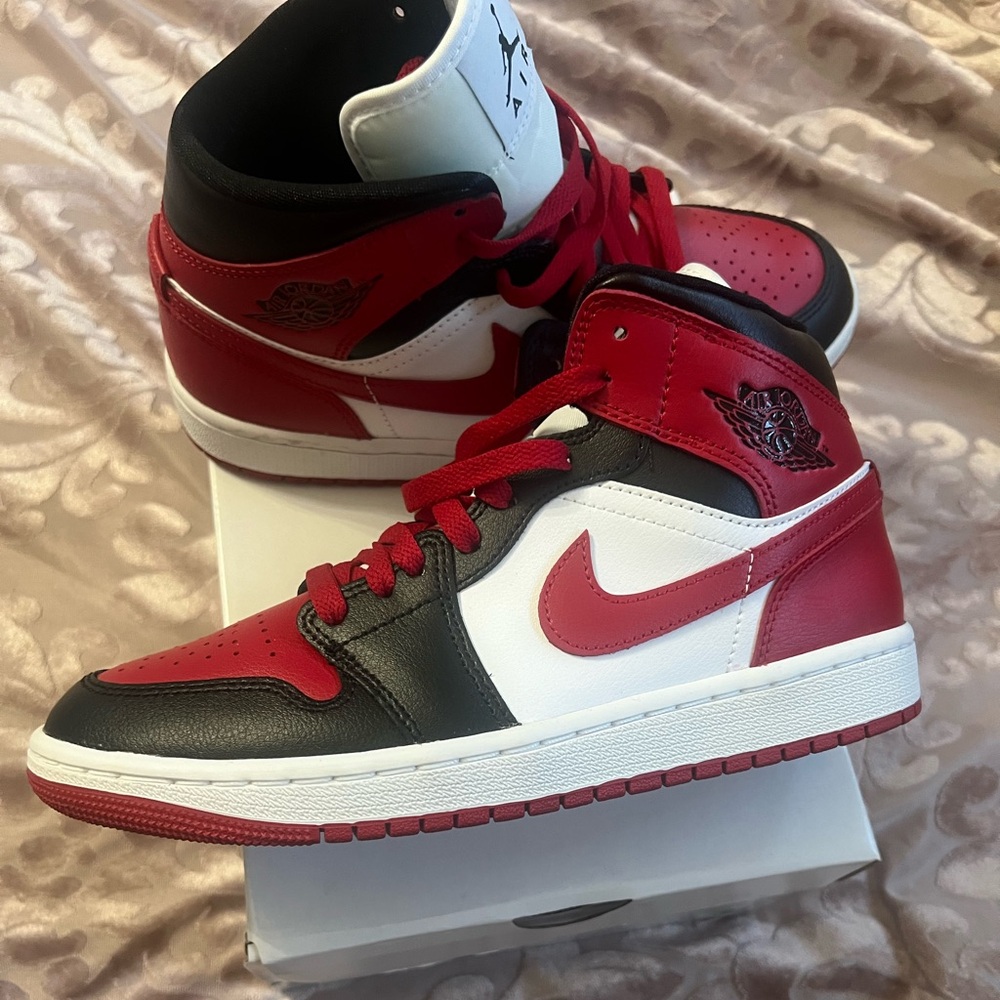 Air Jordan 1 Mid